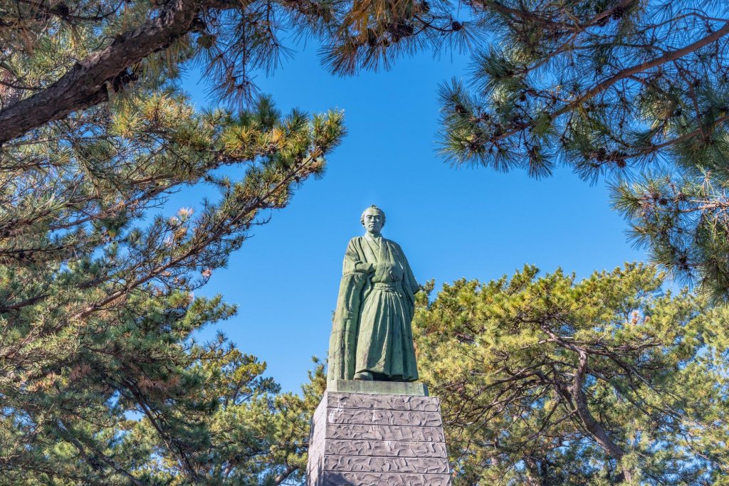 Sakamoto Ryoma Statue