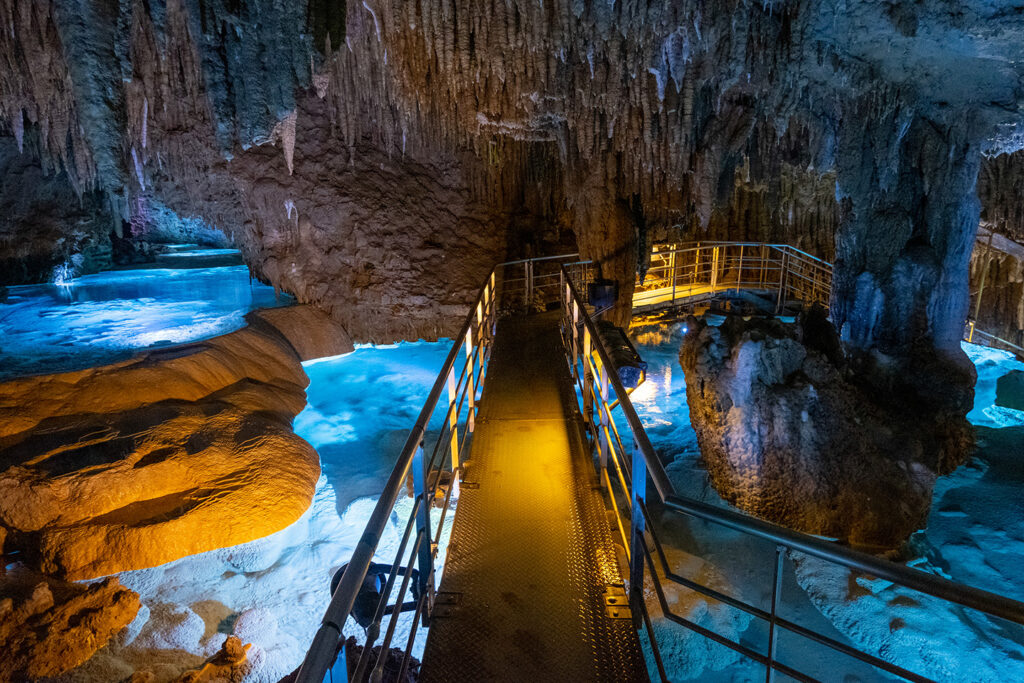 Gyokusendo Cave