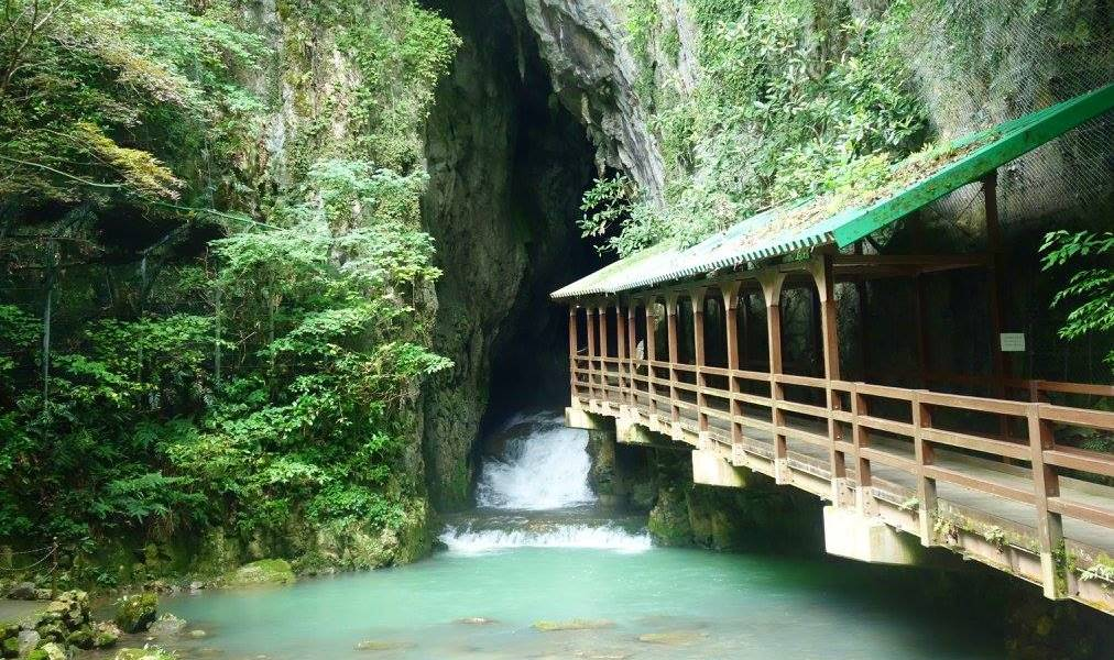 Akiyochido Cave